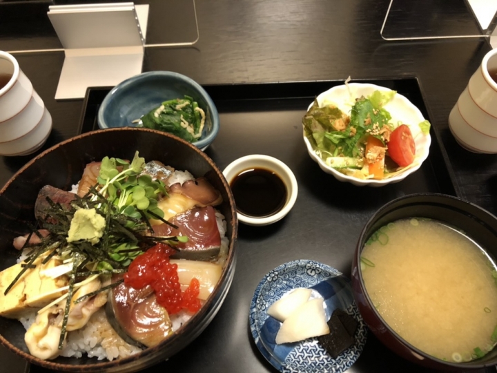 海鮮丼ランチ