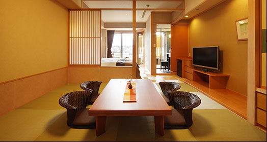 有露天浴池的現代日式日西式混合客房